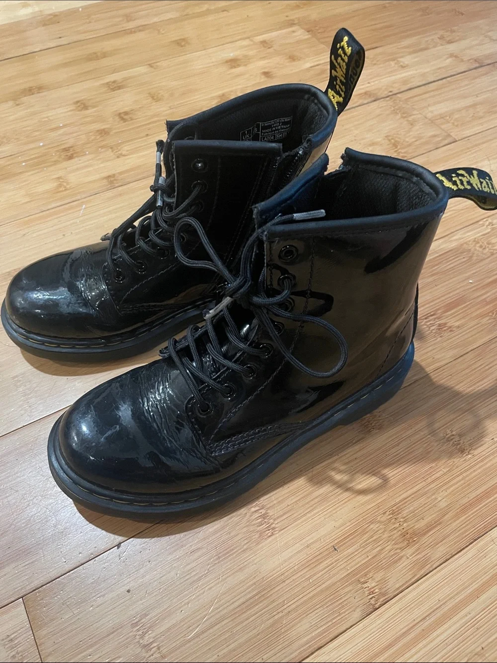 Dr. Martens Kids Black Patent Leather Lace-Up Boots kids size 2